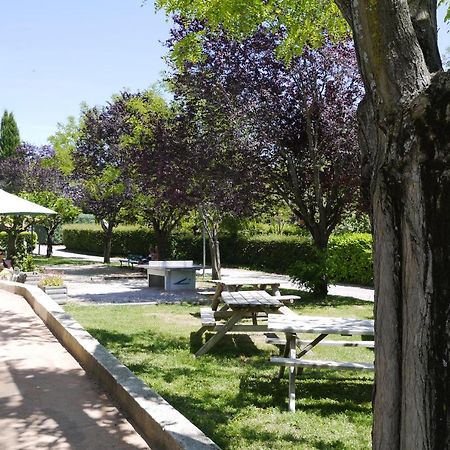 Camping Forcalquier Les Routes De Provence Hotell Eksteriør bilde